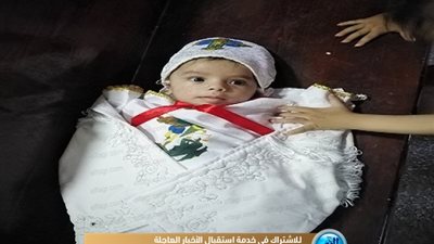 بعد غلق الكنائس.. إقامة أول طقس معمودية لطفل بدون حضور شعب (فيديو) 