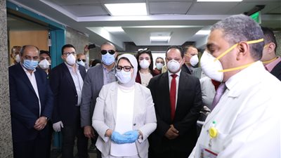 قبل تحويلهم إلى عزل.. وزيرة الصحة تتفقد 3 مستشفيات كبرى بالجيزة (صور)