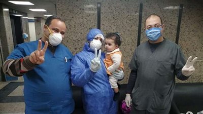 طبيبة: لم أغادر مستشفى العزل منذ 65 يوما.. وأسرتي تطمئن علي من خلف السور