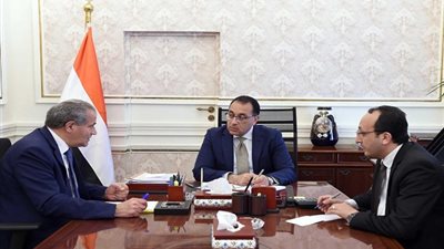 رئيس الوزراء يتابع مع وزير التموين موقف توريد القمح