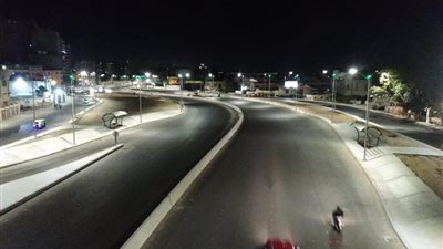 إطلاق التيار الكهربائي في ٢٨٨عامود بمشروع محور المحمودية (صور)