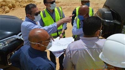  نائب وزير الإسكان يفقد سير العمل بمشروع الحدائق المركزية بالعاصمة الإدارية 