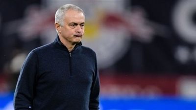 أسطورة الزمالك ينافس مورينيو على 