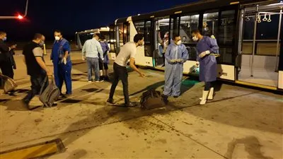 وصول 151 مصريا من العالقين ببغداد إلى مطار مرسى علم (صور)