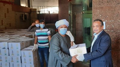 توزيع 21 ألف كرتونة غذائية على العاملين بالسياحة والآثار