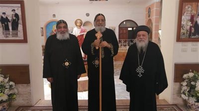 البابا تواضروس يلتقي أسقف ملوي ورئيس دير مارمينا 