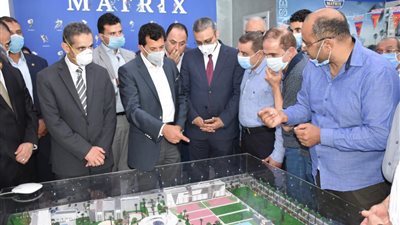 وزير الرياضة ومحافظ الغربية يفتتحان ملعب مركز شباب شوبر (صور)