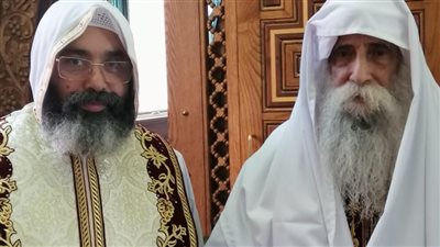 كاهن كنيسة الأنبا بولا أرض الجولف: تلميذ البابا كيرلس لم يتنبأ بنهاية كورونا 