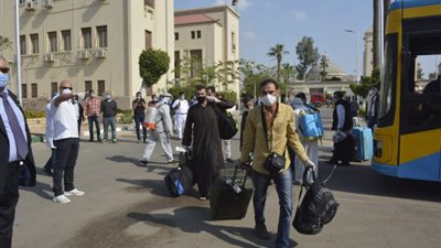 محافظ الجيزة: استقبال 515 مصريًا عالقين في الكويت وتسكينهم بالمدن الجامعية 