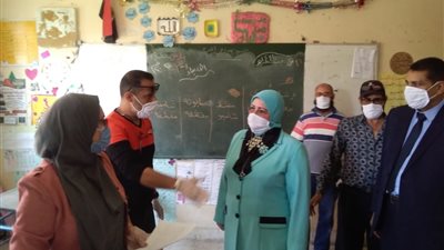  استمرار تسليم المشروعات البحثية بكفرالشيخ (صور)