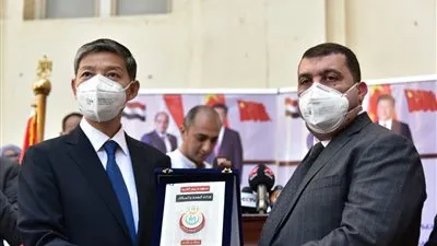 للمرة الثانية.. وزارة الصحة تتسلم 4 أطنان مستلزمات طبية هدية من الصين 