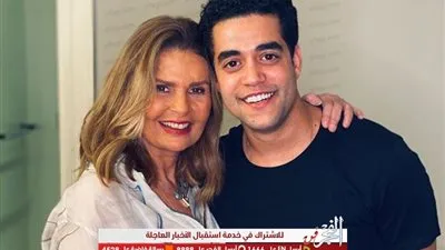 خالد أنور ينشر صورة له مع يسرا.. ويعلق: الأستاذة