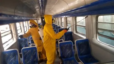 السكة الحديد تواصل أعمال التطهير والتعقيم للمحطات والقطارات