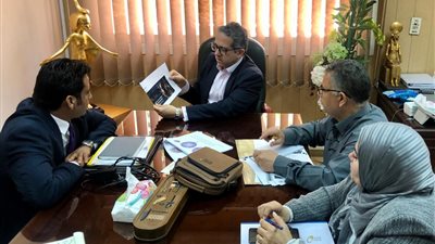 وزير السياحة والآثار يناقش آخر استعدادات المتحف الكبير 