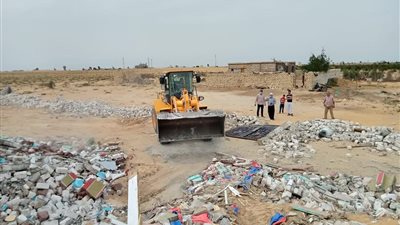 أمن الإسماعيلية يشن حملة إزالة مكبرة لاسترداد أراضي الدولة بمركز فايد