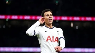 خناقة لنجم توتنهام بالسكاكين