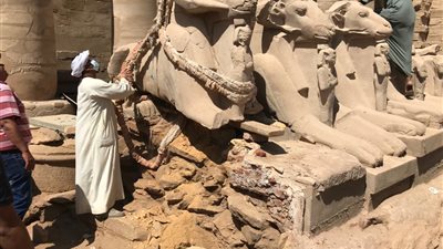 مفاجأة حول استخدام الطوب والأسمنت في ترميم كباش الكرنك (صور)