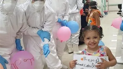 فرحة داخل عزل ملوي .. أطفال يشكرون أطباء الحجر بعد تعافيهم (صور)