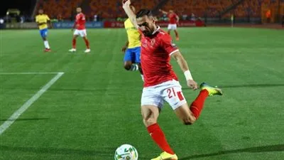 بعد اهتمام الهلال والعين بضمه.. تعرف على أرقام معلول مع الأهلي