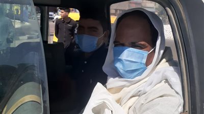 مواقف البحيرة: وقف السائقين وعدم تحميل الركاب غير الملتزمين بالكمامات (صور)