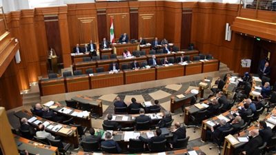 البرلمان اللبناني يقر قانون رفع السرية المصرفية عن المسؤولين