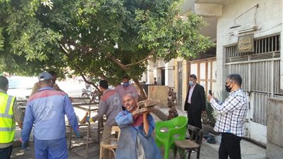 تطهير وتعقيم المناطق المحيطة بمستشفى 57357.. ورفع الباعة الجائلين