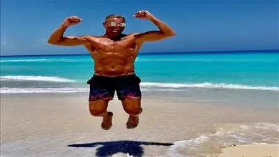 إطلالة رياضية للنجم تامر هجرس ومفاجأة بشأن فيلم 