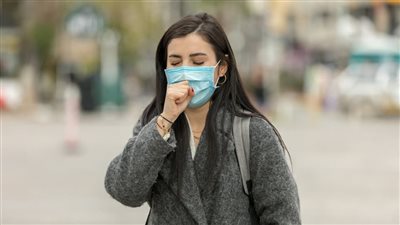 طبيب يكشف مفاجأة تحدث حال ارتداء 80% من الشعب الكمامة (فيديو)