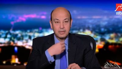 تعليق ناري لعمرو أديب على علاج مصابي كورونا المقتدرين (فيديو)