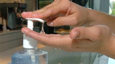 قبل ما تعقم.. نصائح مهمة بشأن المطهرات المستخدمة للوقاية من كورونا