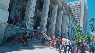 فتح محاكم الإسكندريةوتفعيل قرار ارتداء الكمام (صور)