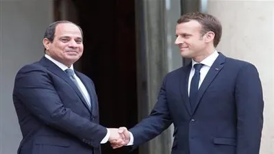 عاجل.. السيسي يبحث هاتفياً مع الرئيس الفرنسي تطورات القضية الليبية