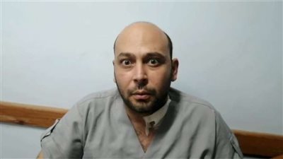 الطبيب المصاب بفقد بصره: التحسن بطيء لكني متمسك به (فيديو)