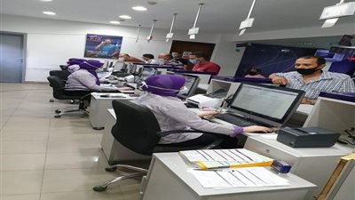 بالصور.. التزام عملاء وموظفي المصرية للاتصالات بالكمامات والاجراءات الوقائية بالفروع