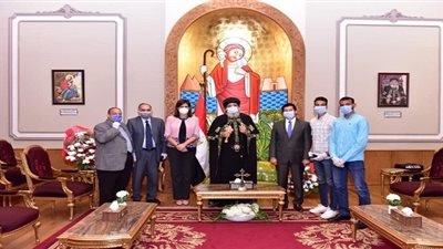 وزيرة الهجرة توجه الشكر للكنيسة بشأن جهودها مع العالقين بكينيا