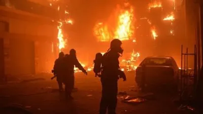 عمليات تبريد لحريق منزلين عين الصيرة 