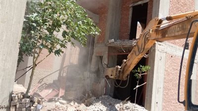 «القاضي» يشدد على رؤساء المدن بالمرور الميداني اليومي على العقارات المخالفة وتنفيذ الإزالات بالمنيا