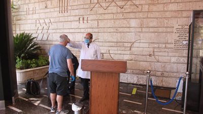 عقوبات على الفنادق بسبب الشهادات الصحية 