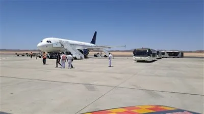 مطار مرسى علم يستقبل رحلة استثنائية قادمة من  جدة (صور)