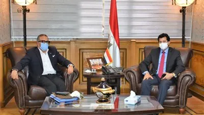 وزير الرياضة يناقش مع الجنايني خارطة طريق الكرة المصرية