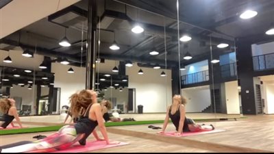 ميريام فارس تشارك متابعيها مقطع فيديو لها أثناء تمارينها بالمنزل