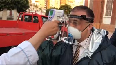 محافظ الإسكندرية يشيد بالإجراءات المتبعة بمستشفى الحميات (صور)