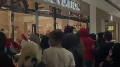 العنف يجتاح الولايات الأمريكة وأعمال نهب بعد مقتل فلويد (فيديو)