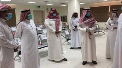 وسط إجراءات احترازية.. مساعد وزير الموارد البشرية يتفقد عودة الموظفين للعمل بالرياض (صور)