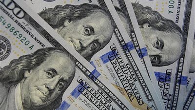 سعر الدولار يحقق أعلى مستوى له منذ ديسمبر.. وخبراء: ارتفاعات غير مقلقة