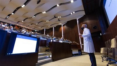 أبوظبي.. مستشفى تتعاون مع فريق طبي أمريكي لعلاج الحالات الحرجة لكورونا