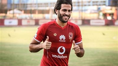 نجم الأهلي يدافع عن مروان محسن ويطالب الجماهير مساندته