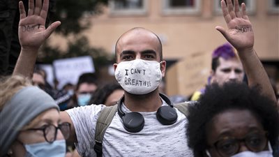 تجمع الحشود في فرنسا لدعم احتجاجات 