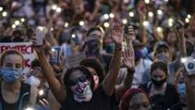 شرطة نيو أورليانز تطلق الغاز المسيل للدموع لتفريق المتظاهرين