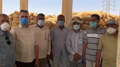 تموين الفيوم: تطبيق الإجراءات الاحترازية أثناء استلام الأقماح (صور)